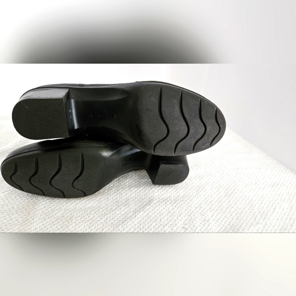 Clarks Collection Womens Emslie Monet SZ 7.5M Leather Ankle Booties Heel… - Picture 9 of 9
